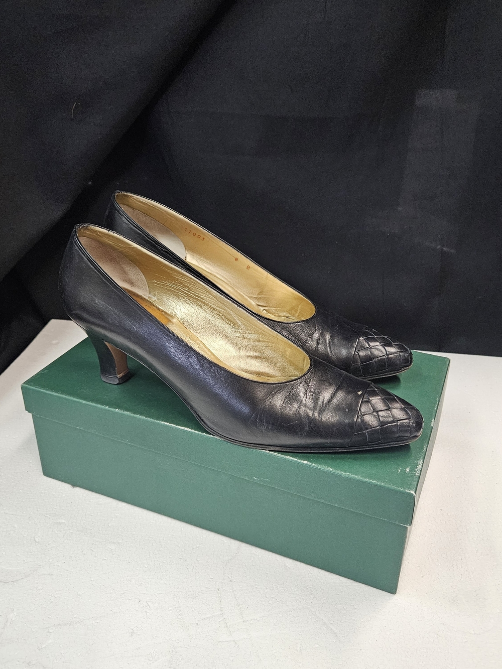 Bottega Veneta Navy Leather Woven Toe Vintage Kitten Pump